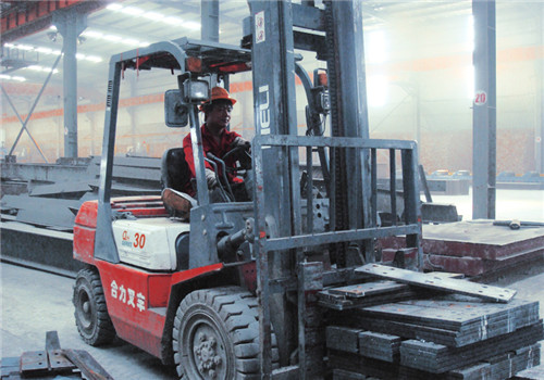 陜西輕重鋼結構施工現(xiàn)場